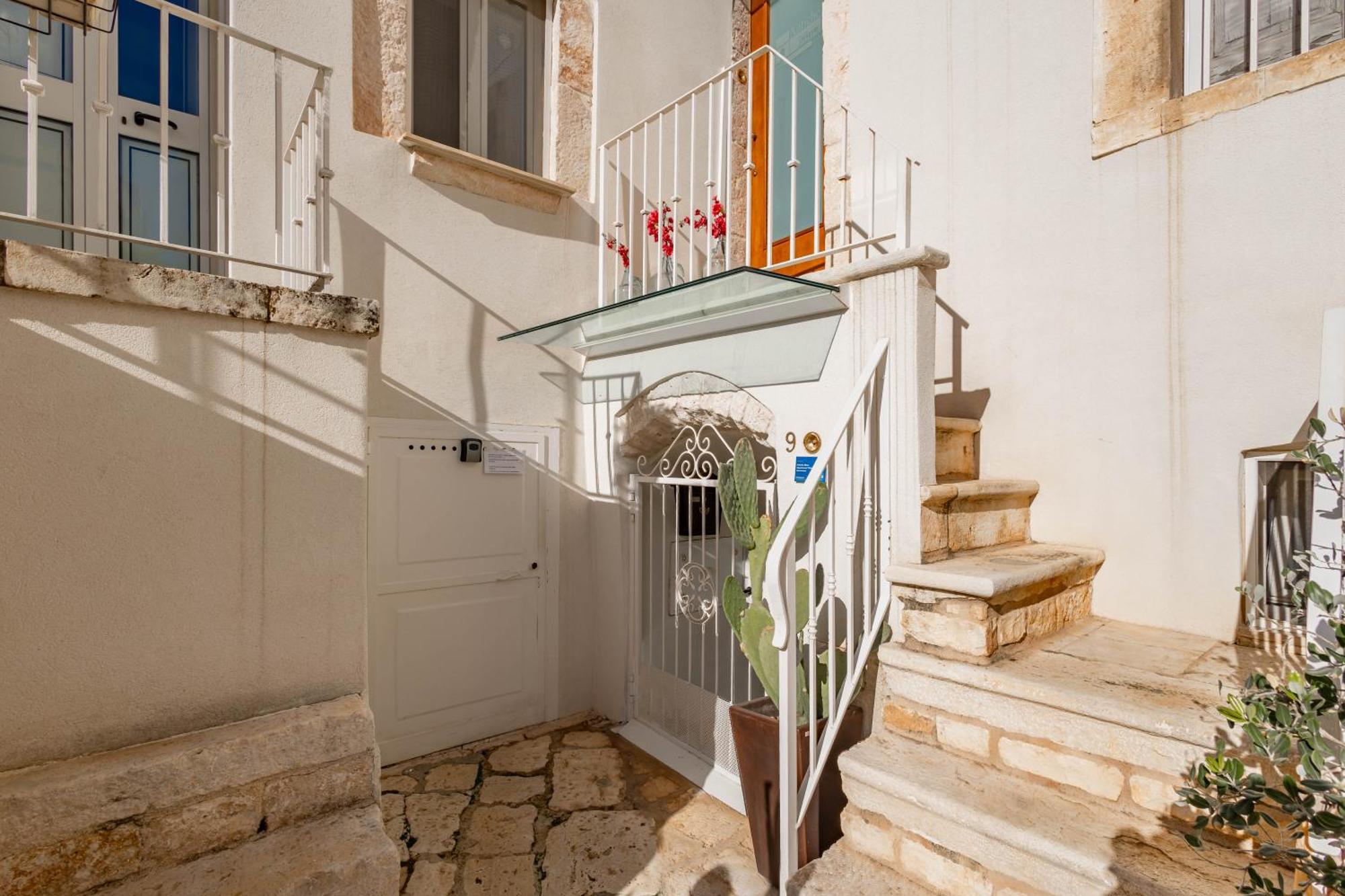 Antiche Mura Apartments"Nido Di Puglia" Monovano Turi Bagian luar foto